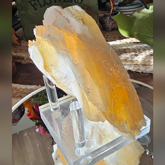 Yellow Glowing Angel Wing Calcite Specimen With Cave 5.0" 2.22lbs - Picture 14 of 16